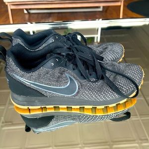 Barely worn Black Nike Md runner 2 shoes